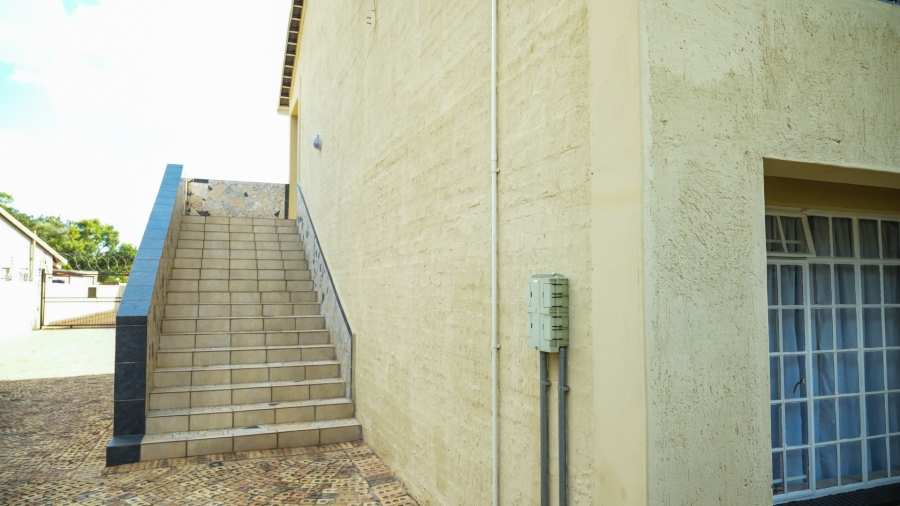 6 Bedroom Property for Sale in Flamwood North West